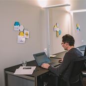 Einzeltisch im Open-Space-Bereich Coworking kup. Ravensburg Einzeltisch im Open-Space-Bereich Coworking kup. Ravensburg